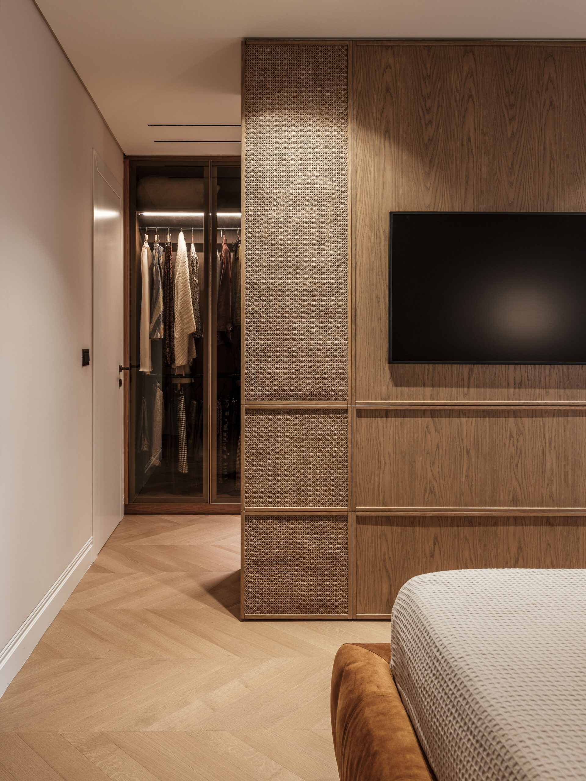 Maison Oliva | Redefining Retro Elegance